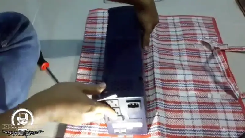 แกะ UPS ดูข้างใน — แบตเตอรี่และวงจรภายใน